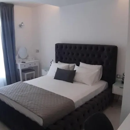 Helios Boutique Maisonette *